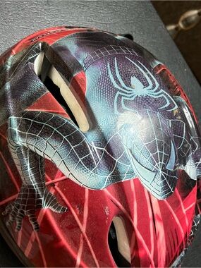 Youth Spider-man helmet $5.00 ship 1 lb